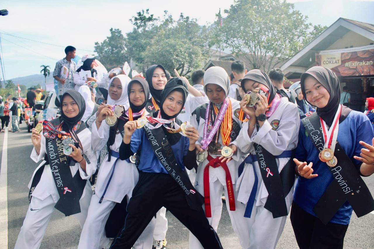 SISWA BERPRESTASI DALAM BERBAGAI BIDANG OLAHRAGA