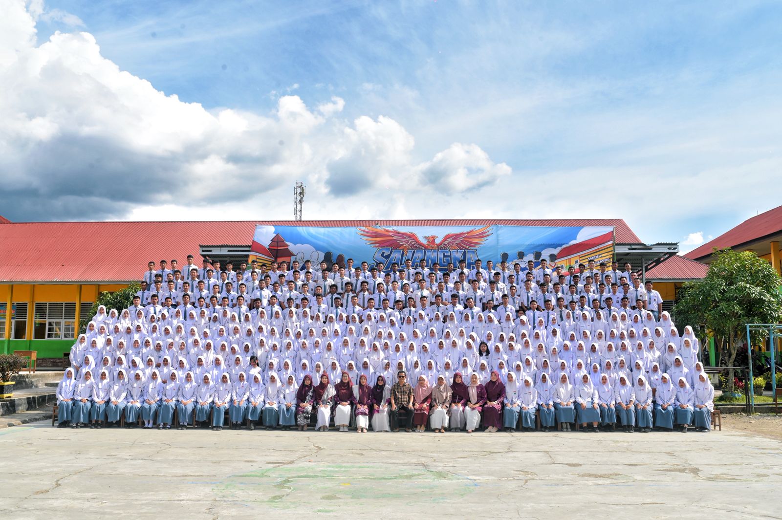 "Di Bawah Langit yang Sama, Menjemput Masa Depan yang Berbeda"