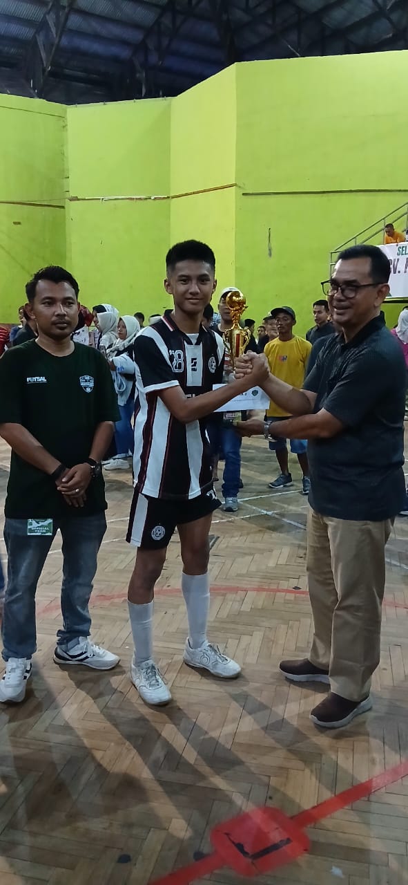 Penyerahan Hadiah & piala Oleh Bpk.Wakil Bupati Pasaman
