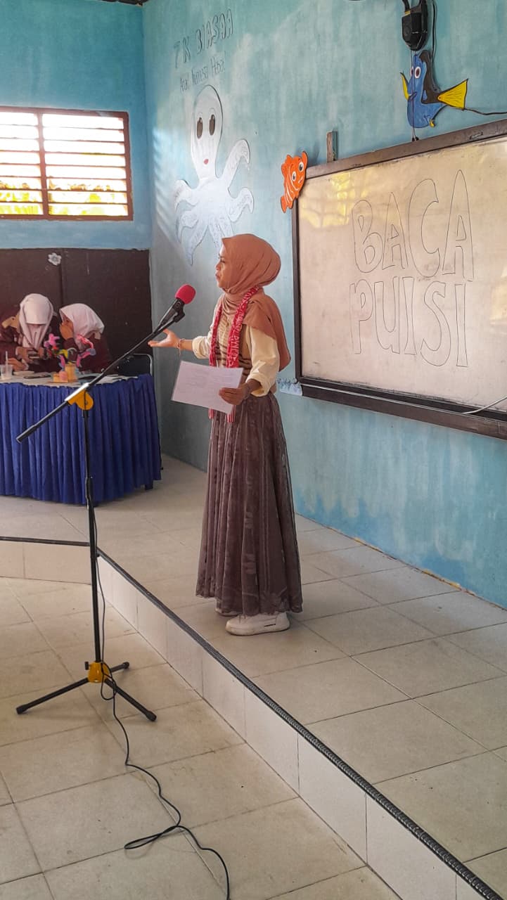 Pelombaan Pentas seni Baca Puisi