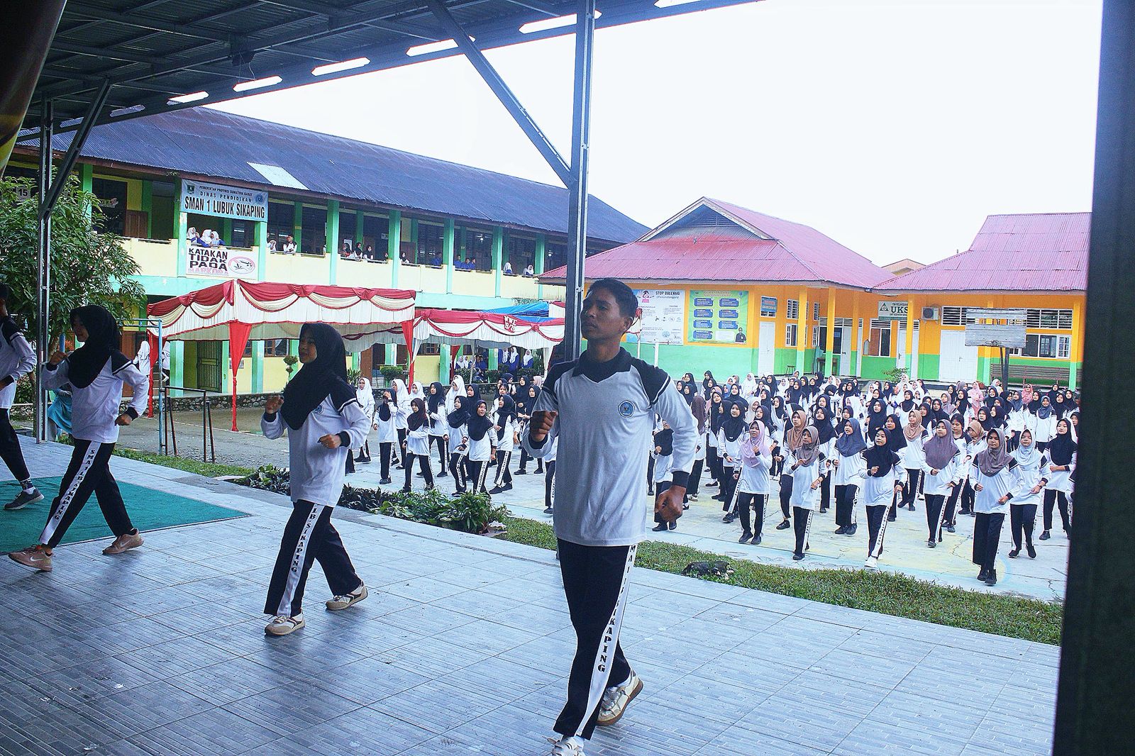 Potret Semangat Siswa-Siswi dalam Kegiatan Senam Anak Indonesia Hebat"